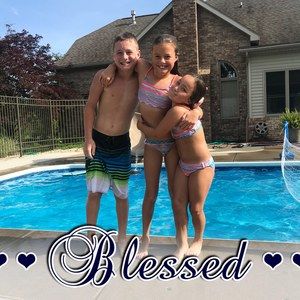 Meet your Posher, Crystal